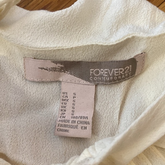 Forever 21 Women’s Cream Tank Top With Ruffle Detailing Size S - Picture 3 of 6